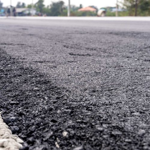 machines-are-crushing-the-asphalt-after-pouring